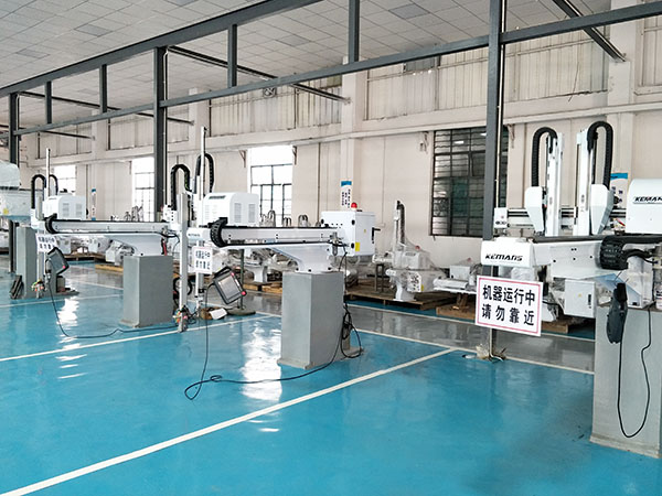 伺服机械手车间